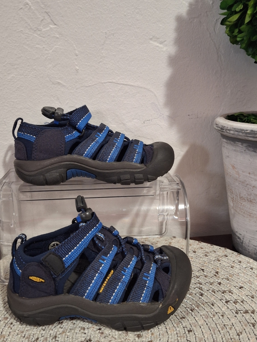 Keen Kids Navy and Bright Blue Adventure Sandals Size 9.